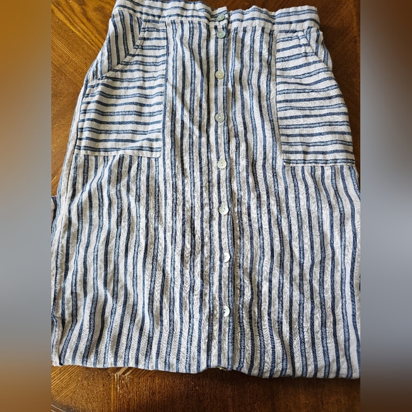 Tahari Dresses & Skirts - Beachy Long Blue and White Skirt with Pockets